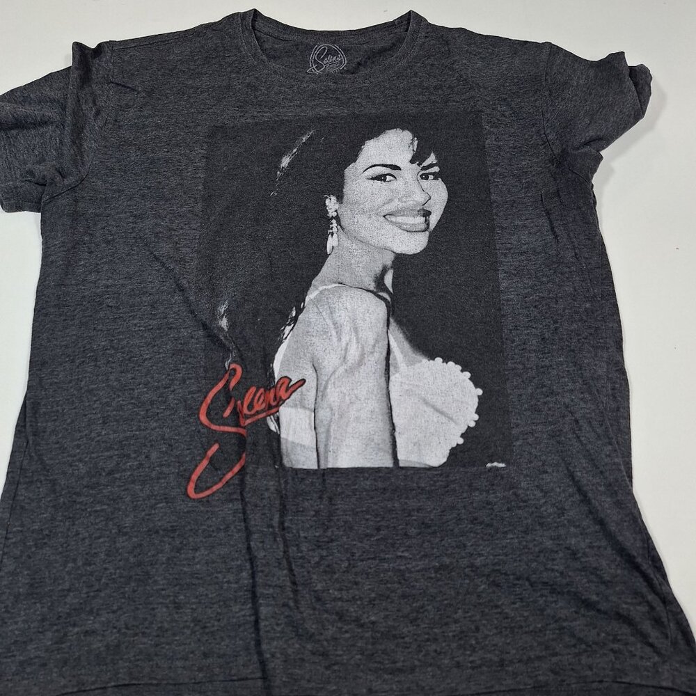Selena short sleeve gray tshirt size large